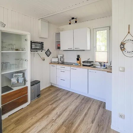 2 Bedroom Amazing In Middelhagen Prázdninový dům