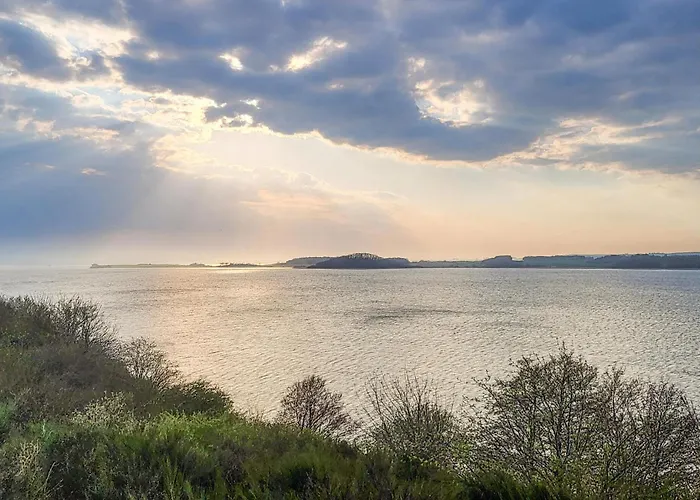 2 Bedroom Amazing In Middelhagen بيت للعطل *